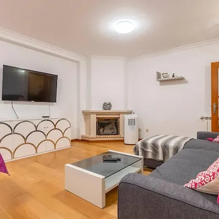 Pereira's Apartment- Free Garage *