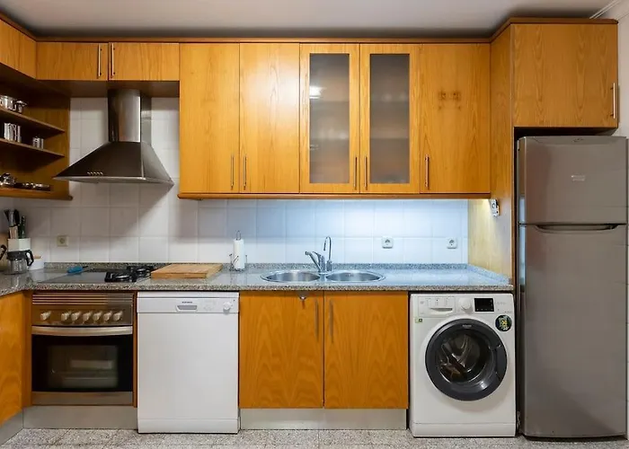 Pereira's Apartment- Free Garage Apartment