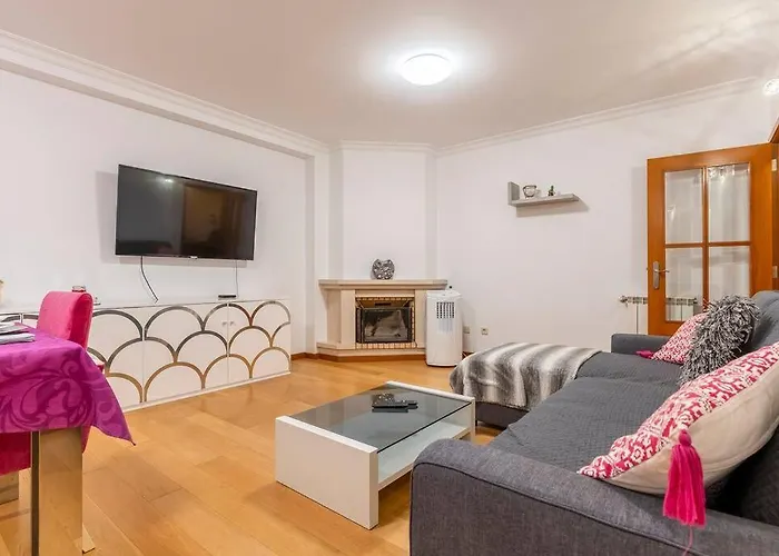 Pereira's Apartment- Free Garage *