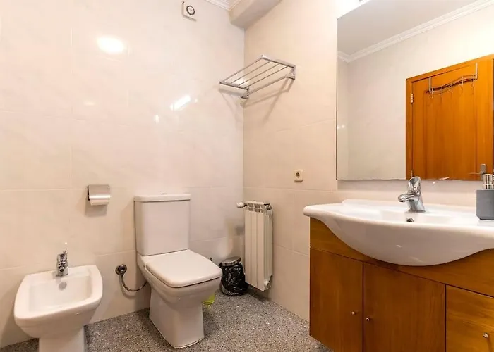 Pereira's Apartment- Free Garage Apartment *